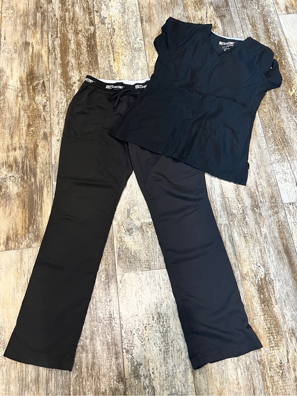 Grey’s anatomy women’s scrubs